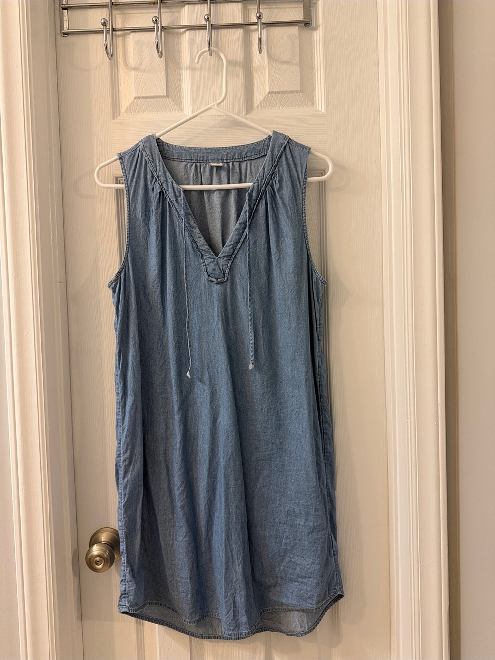 Sleeveless V-Neck Chambray Dress - Light Blue